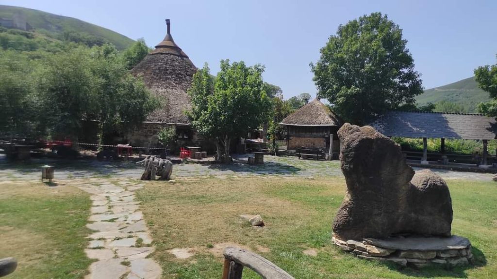 La Palloza de Balboa en El Bierzo