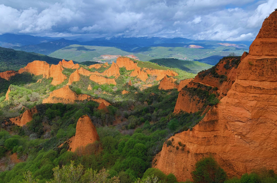 Formación montañosa de Las Médulas en El Bierzo