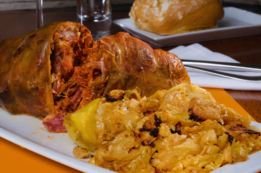 Plato con botillo, comida típica de El Bierzo